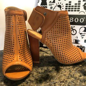 BAMBOO/CHESTNUT/ CUT OUT HEELS